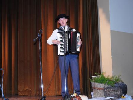 Prireditev Druži naju ples in petje z mednarodno udeležbo 49